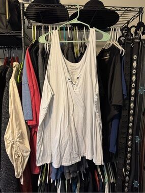 torrid Cream Henley-Style Scoop Tank